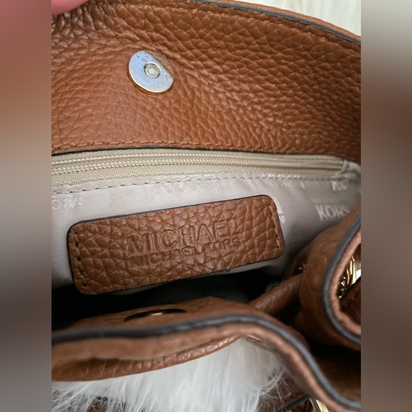 Michael Khors Crossbody with Tassel - Picture 11 of 11